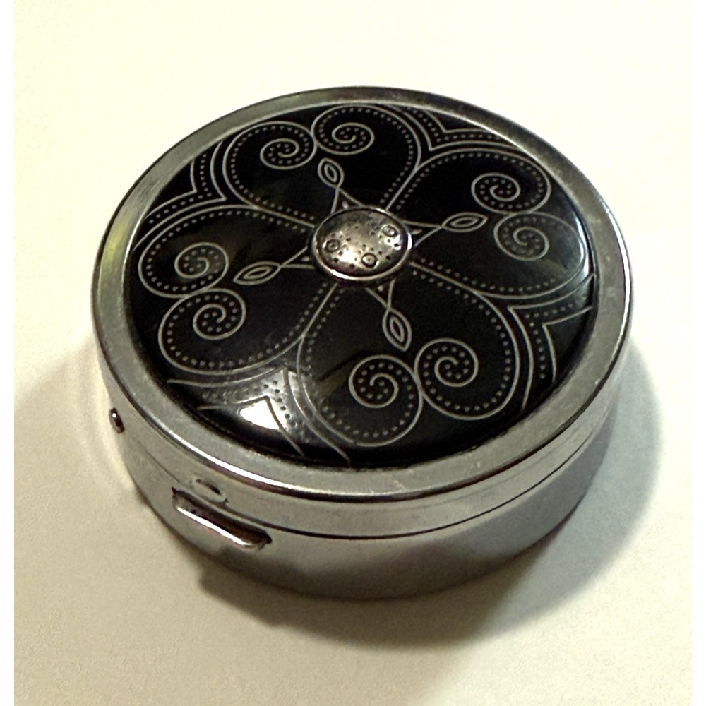 Beautiful Authentic Brighton Black spiral heart push button round jewelry case